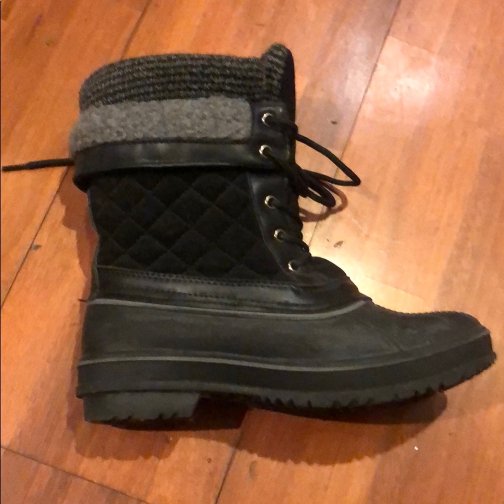 Snow boots